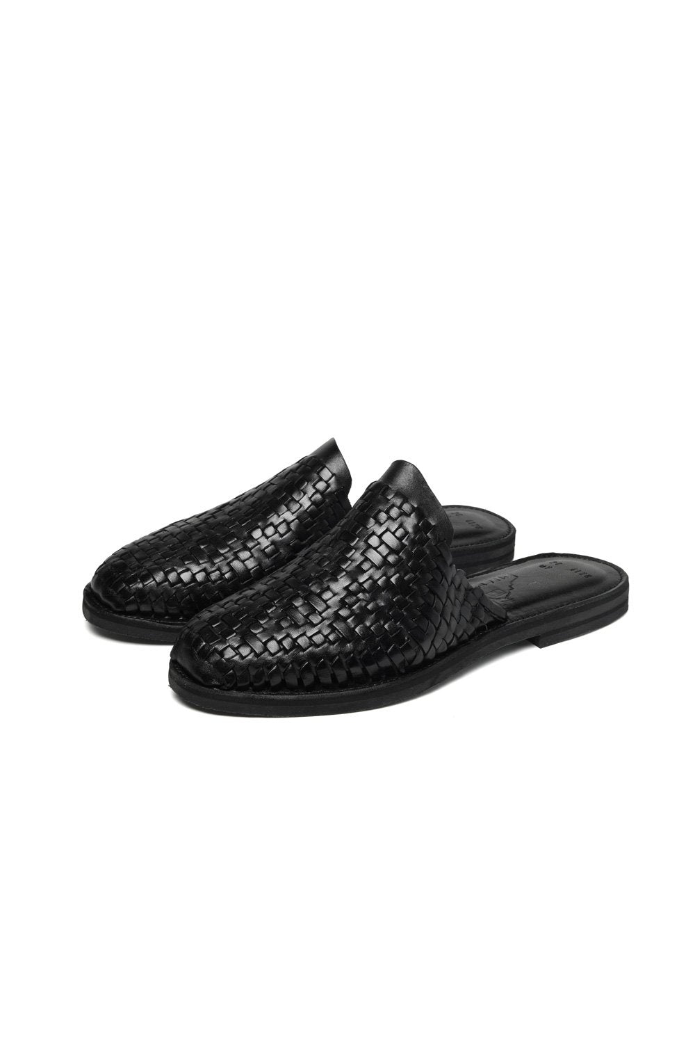 Handmade Mexican huarache Chamula sandal in leather – front view