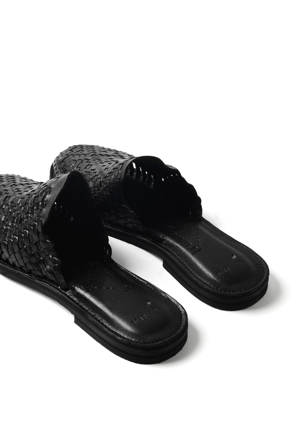 Rear view of Chamula’s huarache showing heel stitching and slip-on shape