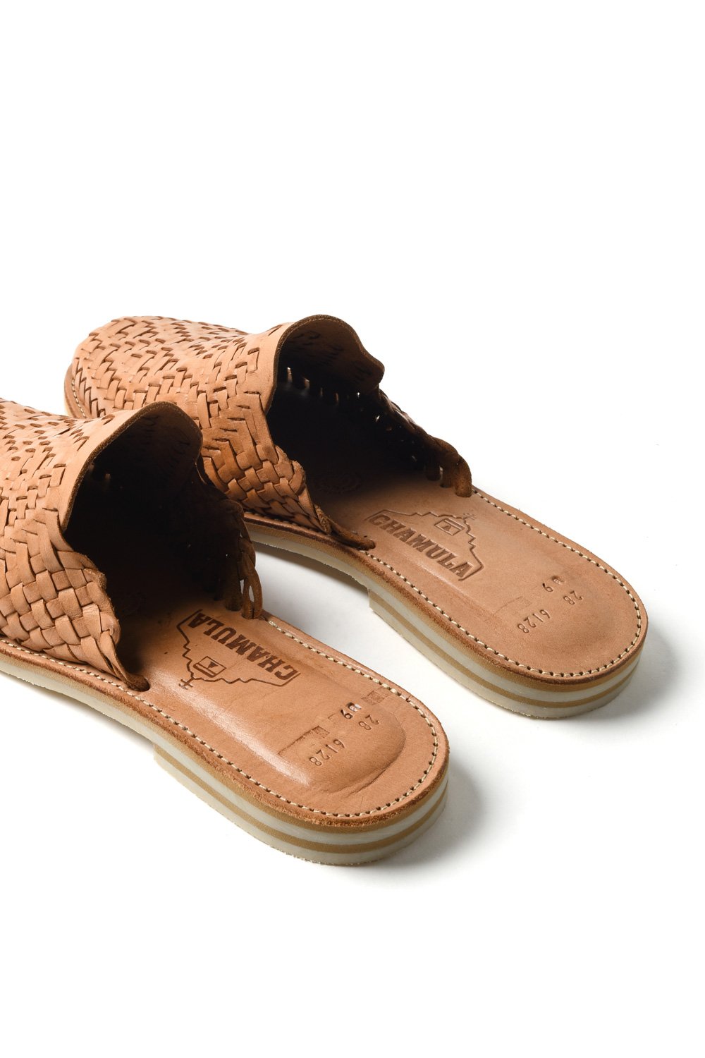 Rear view of Chamula’s huarache showing heel stitching and slip-on shape